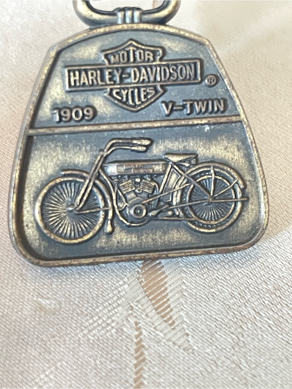 HARLEY DAVIDSON 1909 V-TWIN MOTORCYCLE KEY CHAIN FOB Vtg - Picture 4 of 7